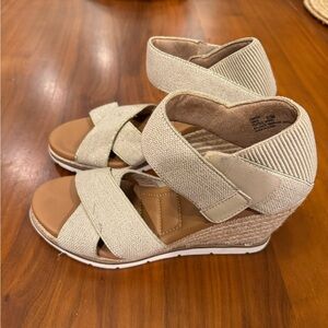 Me Too Women's Cream & Gold Wedge Sandals